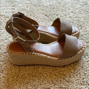 Kelly & Katie Women's Tan Wedge Sandals Size 7